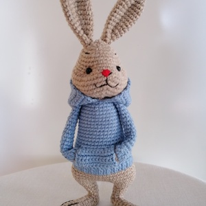Amigurumi nyuszi kapucnis pulcsiban  - játék & sport - plüssállat & játékfigura - nyuszi - Meska.hu