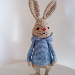 Amigurumi nyuszi kapucnis pulcsiban  - játék & sport - plüssállat & játékfigura - nyuszi - Meska.hu