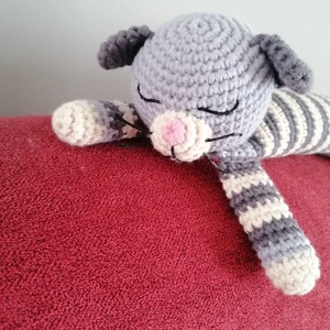 Amigurumi alvó cica  - játék & sport - plüssállat & játékfigura - cica - Meska.hu