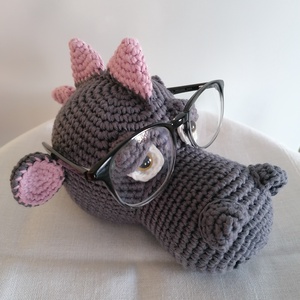 Horgolt szemüvegtartó sárkányfej, Otthon & Életmód, Dekoráció, Asztal és polc dekoráció, Asztaldísz, Horgolás, MESKA