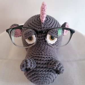 Horgolt szemüvegtartó sárkányfej - otthon & életmód - dekoráció - asztal és polc dekoráció - asztaldísz - Meska.hu