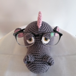 Horgolt szemüvegtartó sárkányfej - otthon & életmód - dekoráció - asztal és polc dekoráció - asztaldísz - Meska.hu