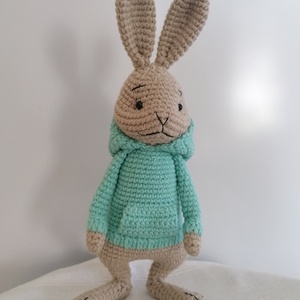 Amigurumi nyuszi kapucnis pulcsiban , Játék & Sport, Plüssállat & Játékfigura, Nyuszi, Horgolás, MESKA