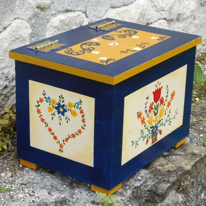 Hagyományos stílusú festett tulipános láda, menyasszonyi láda - esküvő - emlék & ajándék - Meska.hu