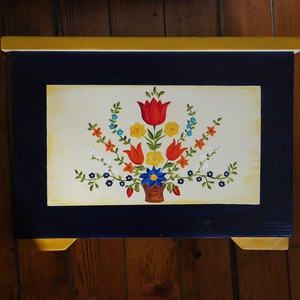 Hagyományos stílusú nagy festett fa láda, tulipános láda, menyasszonyi láda - otthon & életmód - bútor - más bútor - Meska.hu