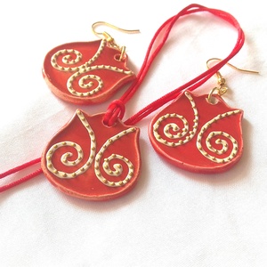 Piros tulipán - kerámia ékszerszett - ékszer - fülbevaló - lógó fülbevaló - Meska.hu