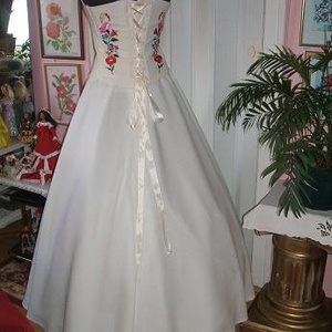 Menyasszonyi ruha, kalocsai himzett, két részes, füzős. - esküvő - ruha - menyasszonyi ruha - Meska.hu