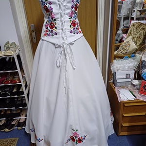 Elegáns magyaros, kalocsai himzett menyasszonyi, báli ruha. - esküvő - ruha - menyasszonyi ruha - Meska.hu