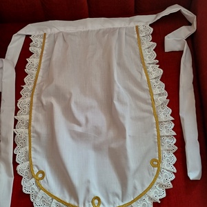 Zsinóros himzett menyecske, tánc kötények. - otthon & életmód - konyhafelszerelés, tálalás - konyhai textil - kötény - Meska.hu Zsinóros himzett menyecske, tánc kötények. - otthon & életmód - konyhafelszerelés, tálalás - konyhai textil - kötény - Meska.hu