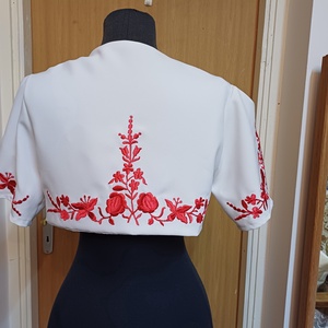 Kalocsai himzett boleró, fehér - piros himzéssel. - esküvő - kiegészítők - bolero és válltakaró - Meska.hu