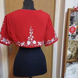 Kalocsai himzett boleró, piros - fehér  himzéssel. - esküvő - kiegészítők - bolero és válltakaró - Meska.hu