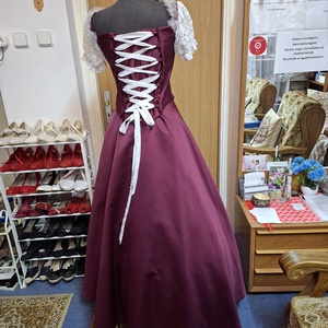 Menyecske, alkalmi, szalagavatós ruha, népművészeti, magyaros, hímzett. - ruha & divat - női ruha - alkalmi ruha & estélyi ruha - Meska.hu