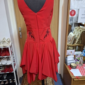 Menyecske, alkalmi, tánc ruha, pillangós himzéssel.  - esküvő - ruha - menyecske ruha - Meska.hu