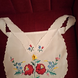 Kalocsai himzett kötények eladóak.  - otthon & életmód - konyhafelszerelés, tálalás - konyhai textil - kötény - Meska.hu