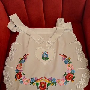 Kalocsai himzett kötények eladóak.  - otthon & életmód - konyhafelszerelés, tálalás - konyhai textil - kötény - Meska.hu