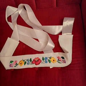 Kalocsai himzett övek, a ruha kiegészítőjeként. - Meska.hu