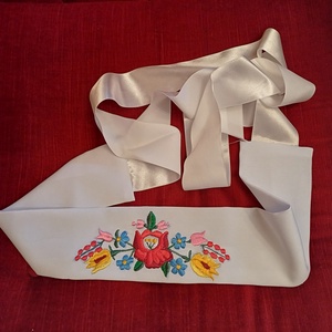 Kalocsai himzett övek, a ruha kiegészítőjeként. - esküvő - kiegészítők - öv & pánt - Meska.hu