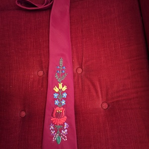 Kalocsai himzett nyakkendő, a Nagy Napra is.  - esküvő - kiegészítők - nyakkendő - Meska.hu