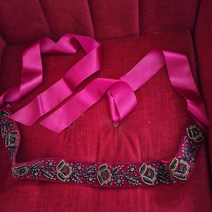 Gyönggyel kivarrt elegáns öv, a ruha kiegészítőjeként. - Meska.hu