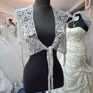 Boleró, fehér, gyöngy himzéssel. , Esküvő, Kiegészítők, Bolero és válltakaró, Varrás, Gyöngyfűzés, gyöngyhímzés, MESKA