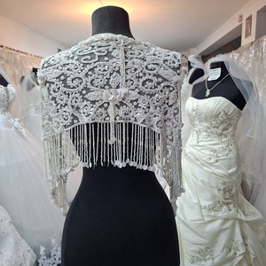 Boleró, fehér, gyöngy himzéssel.  - esküvő - kiegészítők - bolero és válltakaró - Meska.hu