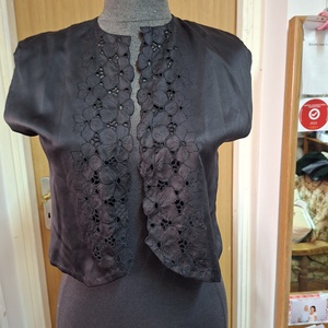 Boleró, fekete riseliős himzéssel diszítve., Esküvő, Kiegészítők, Bolero és válltakaró, Varrás, Hímzés, MESKA