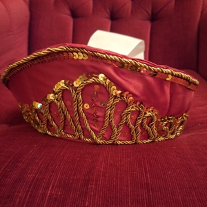 Elegáns különleges párta, zsinórral, flitterrel diszítve. - Meska.hu