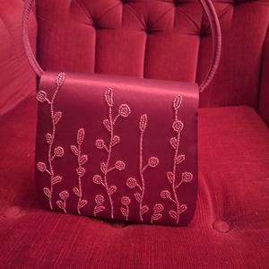 Elegáns bordó gyöngyözött táska, Táska & Tok, Kézitáska & válltáska, Alkalmi táska, Gyöngyfűzés, gyöngyhímzés, Varrás, MESKA