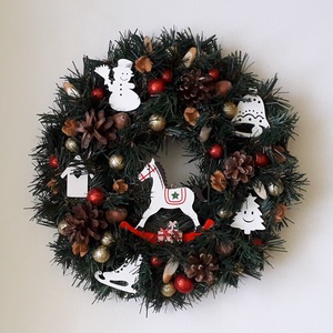 Klasszikus karácsonyi ajtódísz,  kopogtató, Karácsony, Karácsonyi lakásdekoráció, Karácsonyi ajtódíszek, Mindenmás, Virágkötés, MESKA