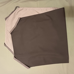 Szürke kétrétegű, vízhatlan ovis lepedő, Játék & Sport, Ovis felszerelés, Ovis lepedő, Varrás, Mérete: 60 x 136 cm 
Anyaga pamutvászon és pul, sarkain gumival.
30-40 fokon mosógépben mosható, ne..., MESKA