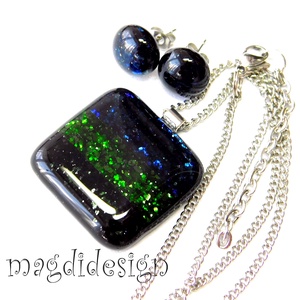 Kék-zöld-fekete csíkos aventurin üvegékszer szett nyaklánc, pötty fülbevaló  - ékszer - ékszerszett - Meska.hu