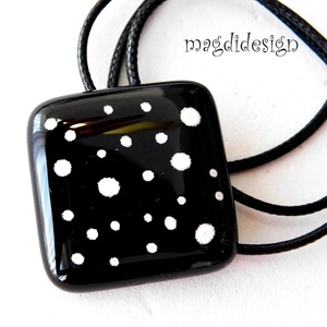 Fekete fehér pöttyös kocka üvegékszer nyaklánc - ékszer - nyaklánc - medálos nyaklánc - Meska.hu
