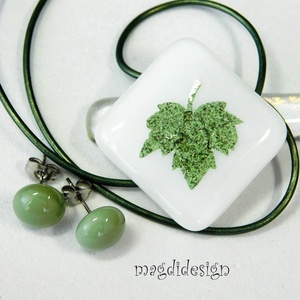 Zizegő levél fehéren üvegékszer szett, nyaklánc, stiftes fülbevaló - ékszer - ékszerszett - Meska.hu
