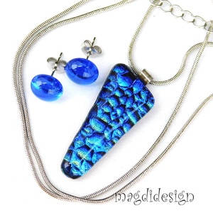 Kék dichroic üvegékszer szett nyaklánc, stiftes fülbevaló 1 - ékszer - ékszerszett - Meska.hu