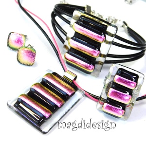 Csodás rózsaszín-fekete üvegékszer szett nyaklánc, karkötő, gyűrű,  stiftes fülbevaló - ékszer - ékszerszett - Meska.hu