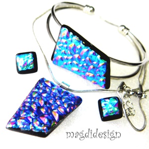Színjátszó dichroic üvegékszer szett nyaklánc, karkötő,  stiftes fülbevaló , Ékszer, Ékszerszett, Üvegművészet, Ékszerkészítés, MESKA