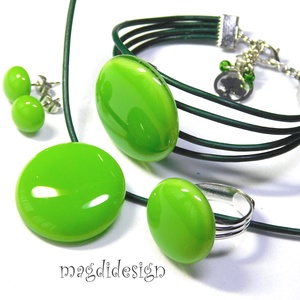 Zöld villanás üvegékszer szett, nyaklánc, karkötő, gyűrű, stiftes fülbevaló - ékszer - ékszerszett - Meska.hu