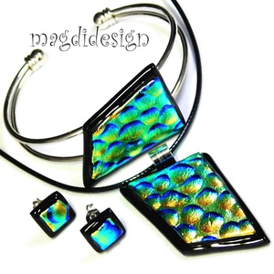 Színjátszó dichroic buborékok üvegékszer szett nyaklánc, karkötő,  stiftes fülbevaló  - Meska.hu