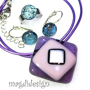 Lila rombuszok üvegékszer szett, nyaklánc, gyűrű, kapcsos fülbevaló , Ékszer, Ékszerszett, Ékszerkészítés, Üvegművészet, MESKA