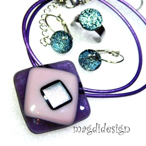 Lila rombuszok üvegékszer szett, nyaklánc, gyűrű, kapcsos fülbevaló  - ékszer - ékszerszett - Meska.hu