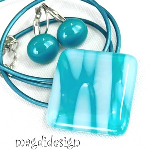 Felhős türkiz üvegékszer szett, nyaklánc, kapcsos fülbevaló , Ékszer, Ékszerszett, Ékszerkészítés, Üvegművészet, Fehér türkiz mintás ékszerüvegből készült a medál és a fülbevaló, olvasztásos technikával. A medál ..., MESKA