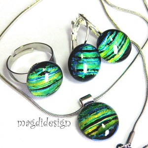 Zöld-arany csíkos dichroic üvegékszer szett nyaklánc, gyűrű, kapcsos fülbevaló  - ékszer - ékszerszett - Meska.hu