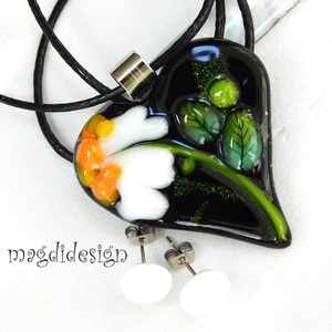 Fekete fehér virágos szív üvegékszer szett, nyaklánc, pötty fülbevaló  - ékszer - ékszerszett - Meska.hu