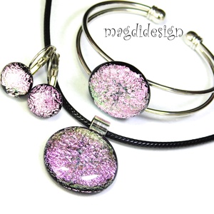 Szikrázó rózsaszín dichroic üvegékszer szett nyaklánc, karkötő, kapcsos fülbevaló  - ékszer - ékszerszett - Meska.hu