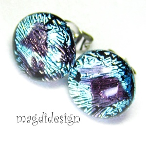 NEMESACÉL! Ezüst bíbor színjáték dichroic üvegékszer pötty fülbevaló - ékszer - fülbevaló - pötty fülbevaló - Meska.hu