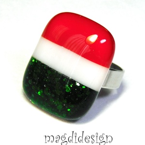 Nemzeti színű üvegékszer gyűrű -- Kokárda - Meska.hu