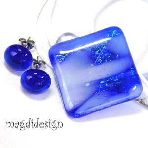 Sejtelmes fehér-kék csillogás üvegékszer szett, nyaklánc, stiftes fülbevaló - ékszer - ékszerszett - Meska.hu