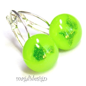 Csillámos fűzöld üvegékszer kapcsos fülbevaló - ékszer - fülbevaló - lógó fülbevaló - Meska.hu