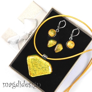 Csillogó arany üvegékszer szett, nyaklánc, stiftes fülbevaló  - ékszer - ékszerszett - Meska.hu