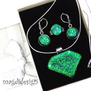 Csillogó színjátszó kék üvegékszer szett, nyaklánc, gyűrű, kapcsos fülbevaló  - ékszer - ékszerszett - Meska.hu